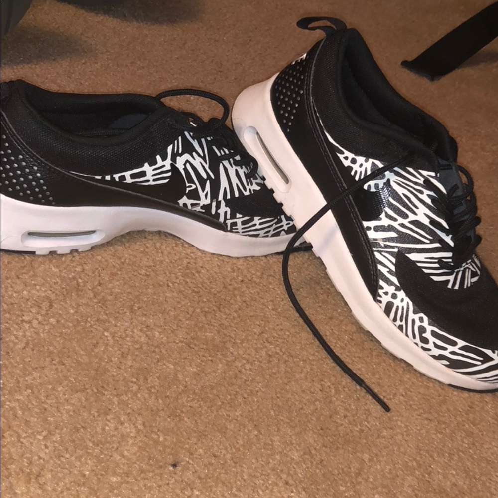 Women’s Nike shoes air max